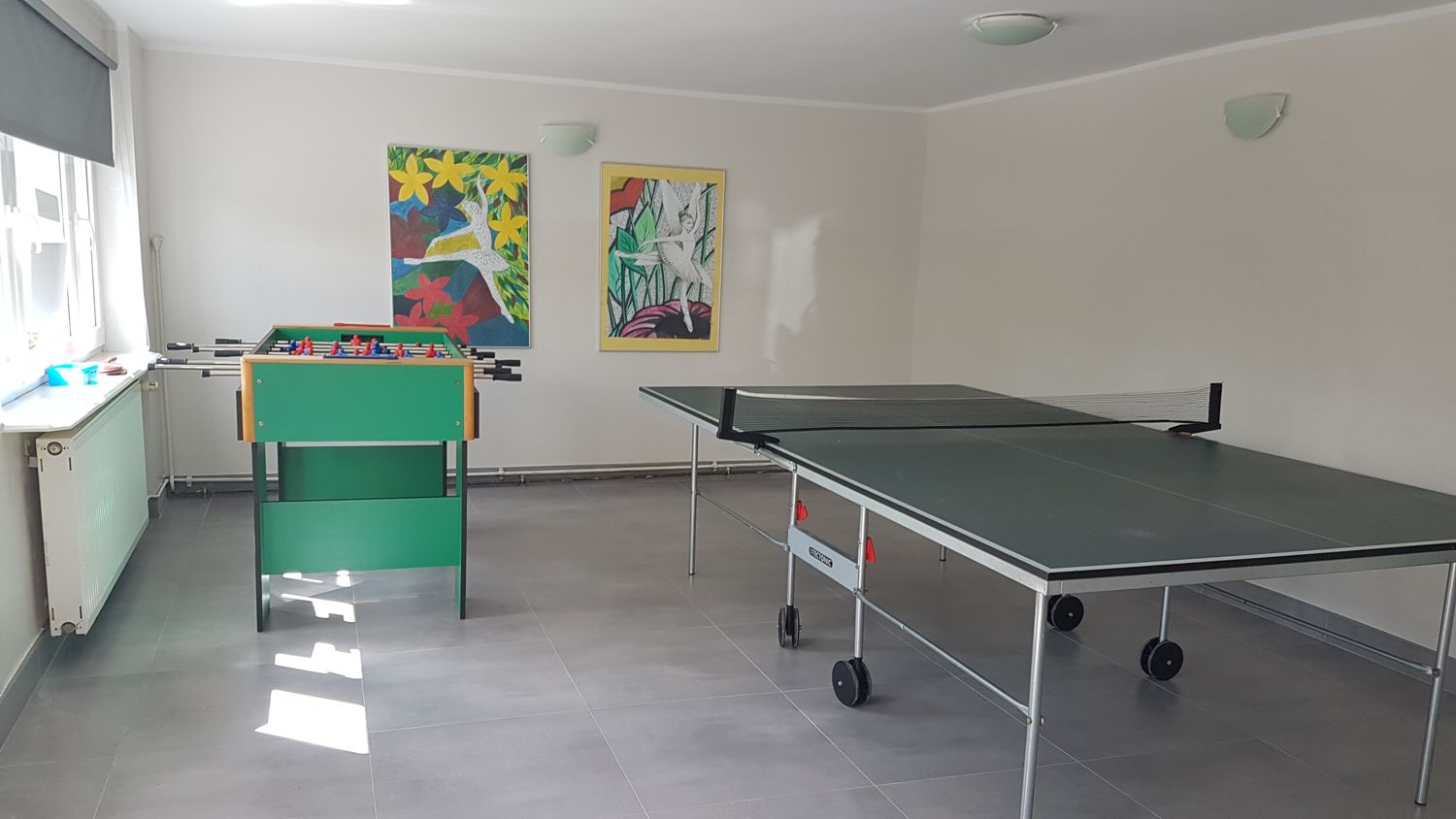 Galeria: Sala ze stołem do tenisa stołowego