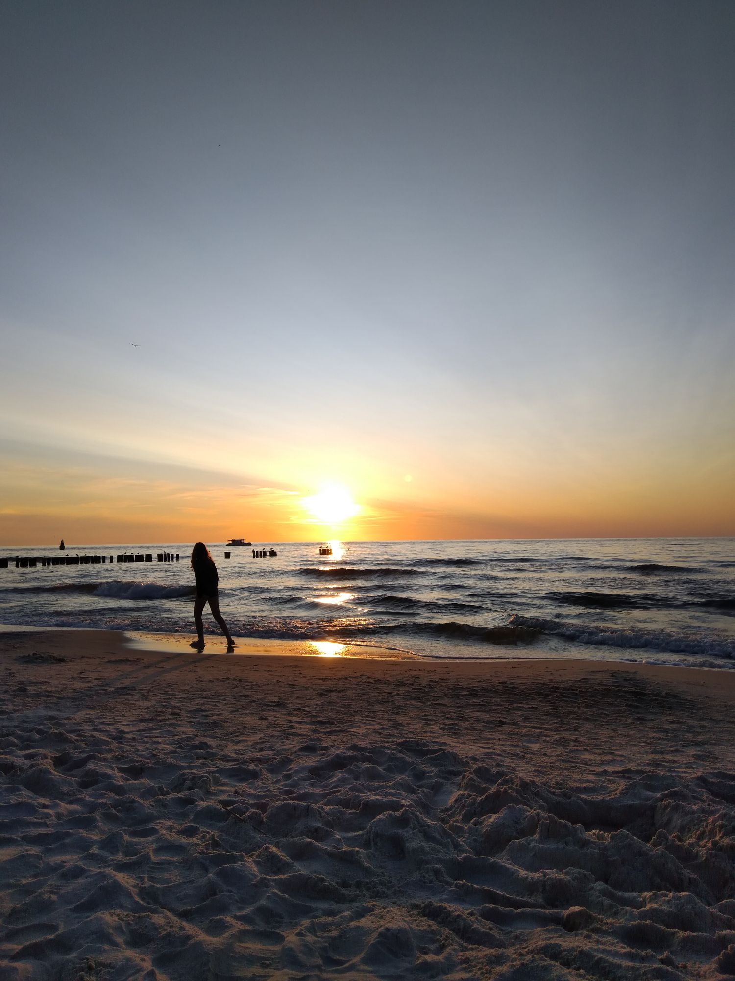 Galeria: Zachód słońca na plaży w Dźwirzynie